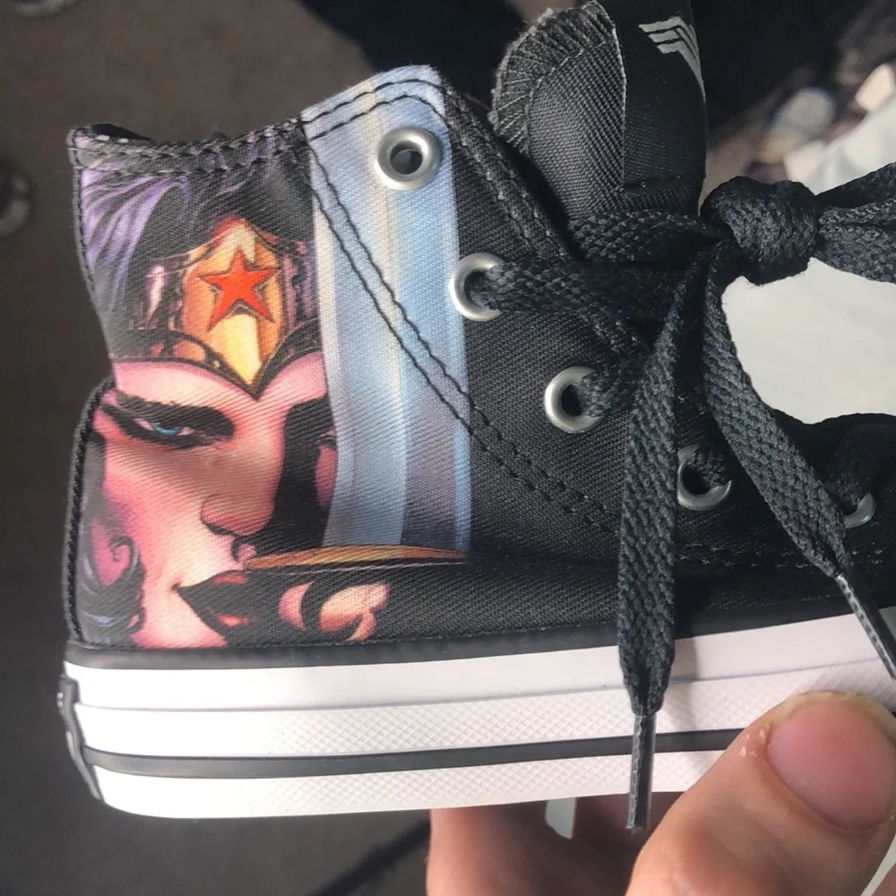 Wonder Woman youth Converse
